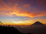 Gambar sampul Puncak Sikunir Dieng: Nikmati Pesona Golden Sunrise dari Desa Tertinggi Pulau Jawa