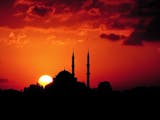 Gambar sampul Menyajikan Islam yang Lemah Lembut dalam Tiga Mangkuk Takjil