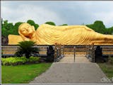 Gambar sampul 'Giant Reclining Buddha' Dari Mojokerto, Jawa Timur