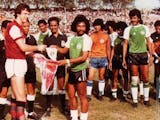 Gambar sampul Sejarah Hari Ini (16 Juni 1983) - Ketika Arsenal Kalah 0-2 di Surabaya