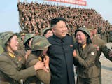 Gambar sampul Korea Utara dan Penghormatan pada Pemimpinnya