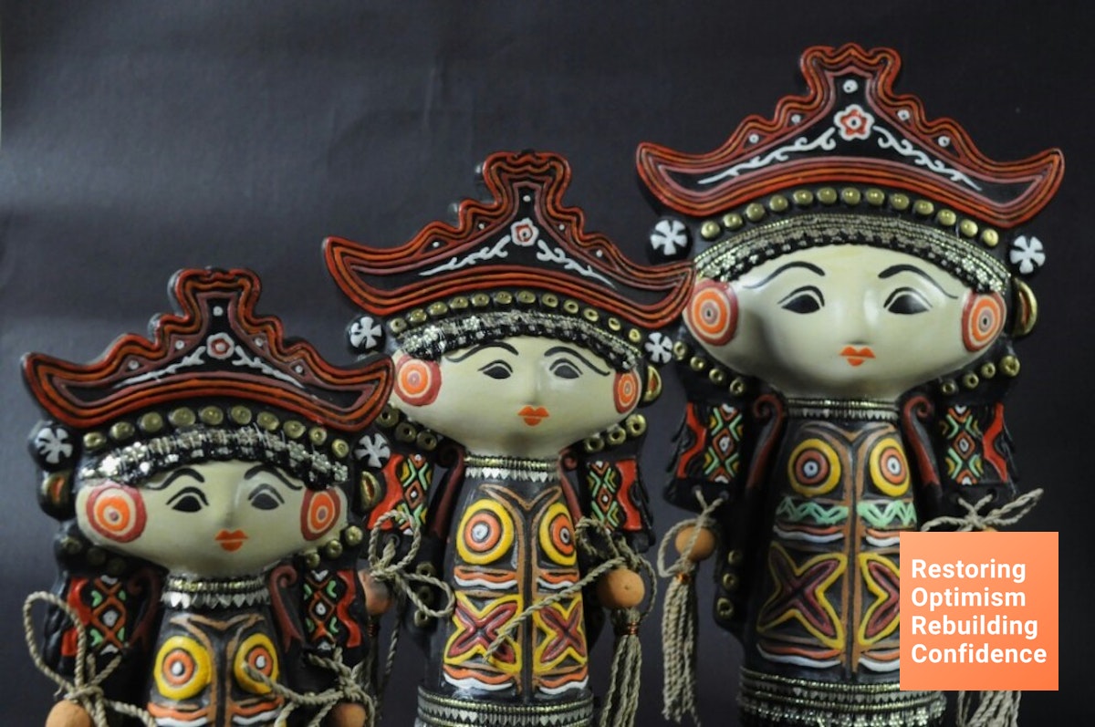 Menong Boneka Keramik  dari Purwakarta Wujud Ragam Budaya 