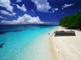 Gambar sampul Eloknya Pantai Liang dan Sunyinya Pulau Pombo di Maluku