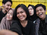 Gambar sampul Menilik Indeks Kebahagiaan Indonesia 2021, Maluku Utara Jadi Provinsi Paling Bahagia