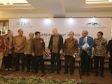 Gambar sampul Tujuh Peraih Nobel Perdamaian akan Tiba di Indonesia