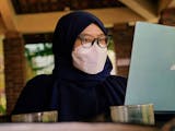 Gambar sampul Semangat Dewi untuk Indonesia, Dorong Anak Muda Mengabdi Bagi Negeri di Tengah Pandemi